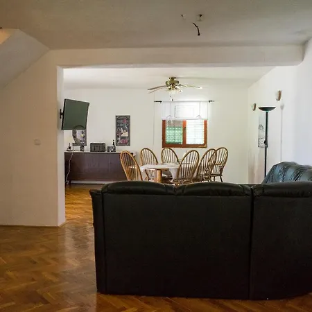 Bago Apartment *